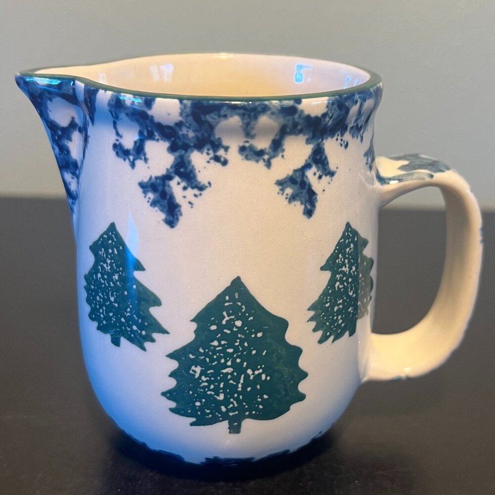 Vtg FOLKCRAFT by Tien Shan Cabin in the Snow
Blue Spongeware Cream Pitcher 11oz